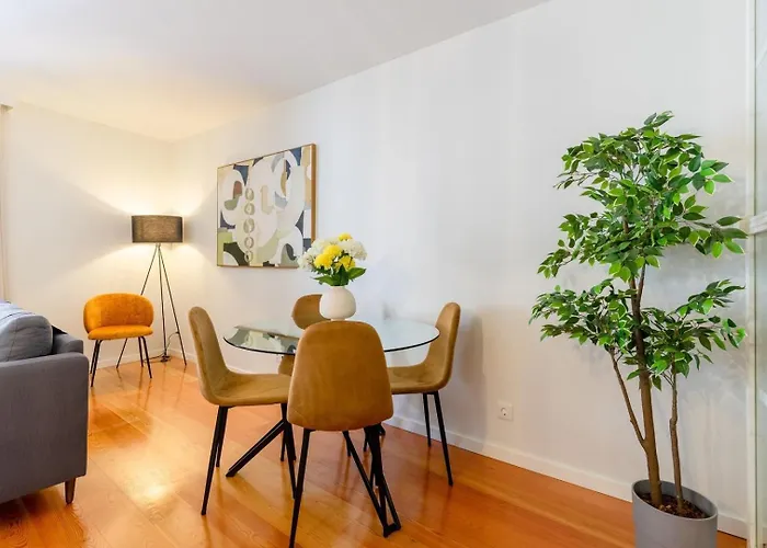 Lejlighed Flat With Cozy Balcony In The Heart Of Center *