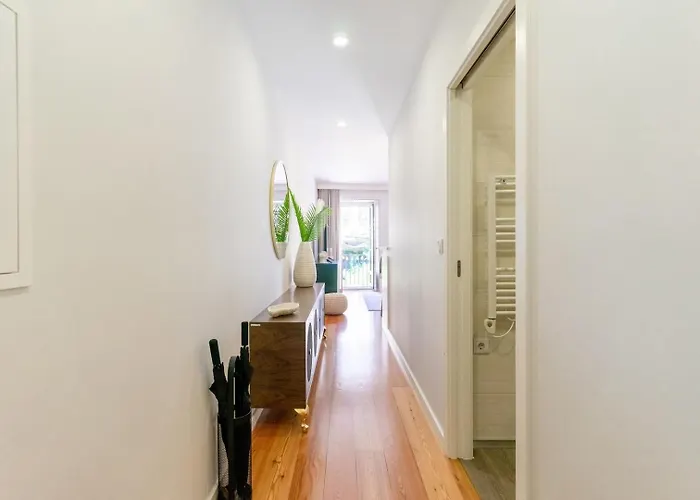 Lejlighed Flat With Cozy Balcony In The Heart Of Center *