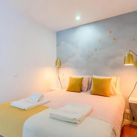 Flat With Cozy Balcony In The Heart Of Center Порту