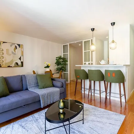 Flat With Cozy Balcony In The Heart Of Center Порту