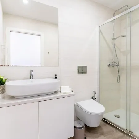 Flat With Cozy Balcony In The Heart Of Center * פורטו
