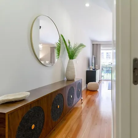 Flat With Cozy Balcony In The Heart Of Center *