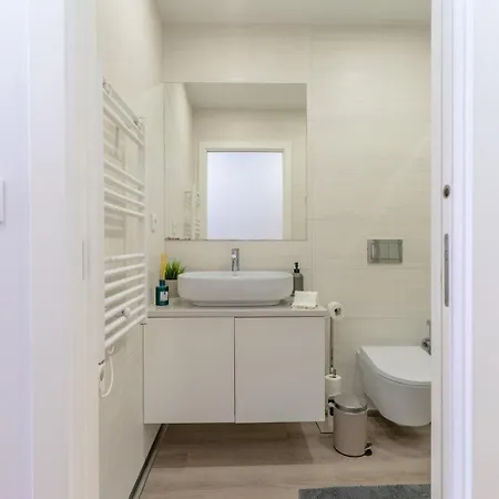 Flat With Cozy Balcony In The Heart Of Center