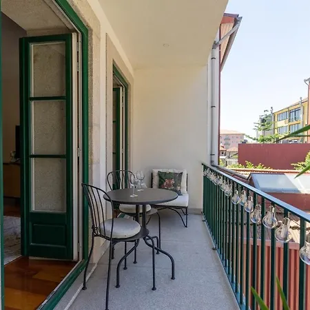 דירה Flat With Cozy Balcony In The Heart Of Center