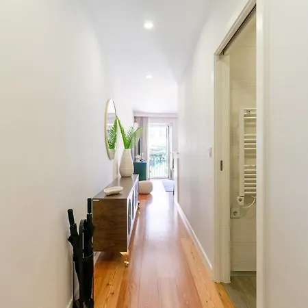 Flat With Cozy Balcony In The Heart Of Center דירה פורטו