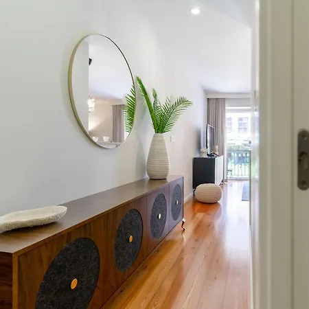 דירה Flat With Cozy Balcony In The Heart Of Center *