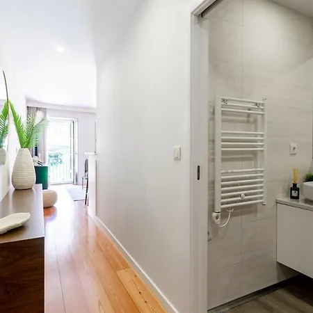 Flat With Cozy Balcony In The Heart Of Center דירה פורטו