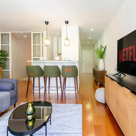 דירה Flat With Cozy Balcony In The Heart Of Center *