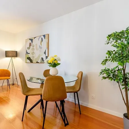 Flat With Cozy Balcony In The Heart Of Center פורטו