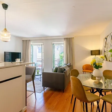 Flat With Cozy Balcony In The Heart Of Center דירה *