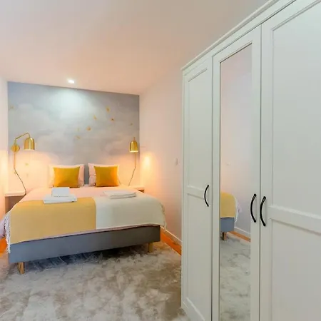 Flat With Cozy Balcony In The Heart Of Center פורטו